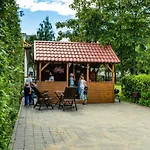Private Parking And Kitchen *