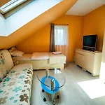 Private Parking And Kitchen *