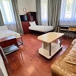 Private Parking And Kitchen Апартаменты *