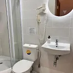 Апартаменты Private Parking And Kitchen