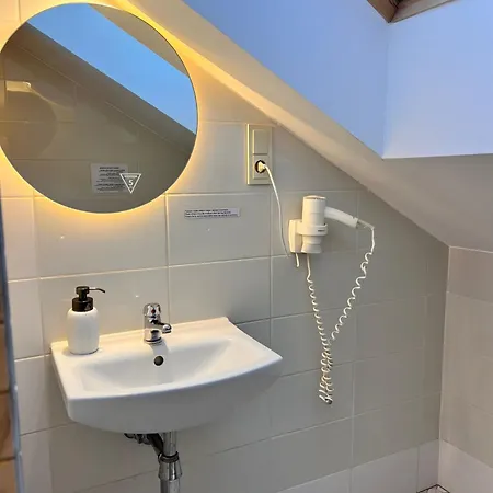 Private Parking And Kitchen Lägenhet