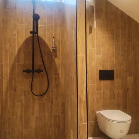 Private Parking And Kitchen *