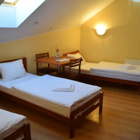 Private Parking And Kitchen *