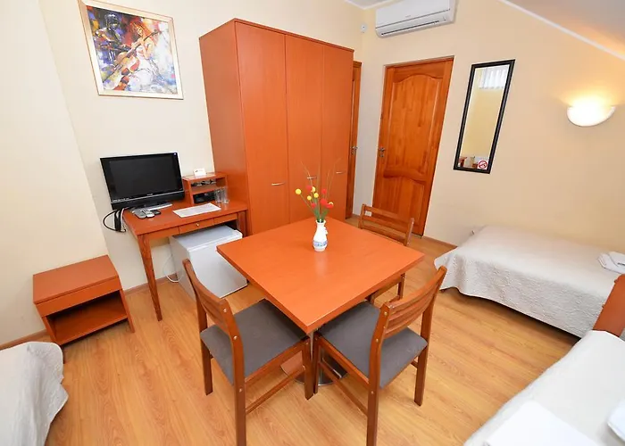 Private Parking And Kitchen 克莱佩达