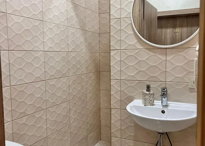 Private Parking And Kitchen *