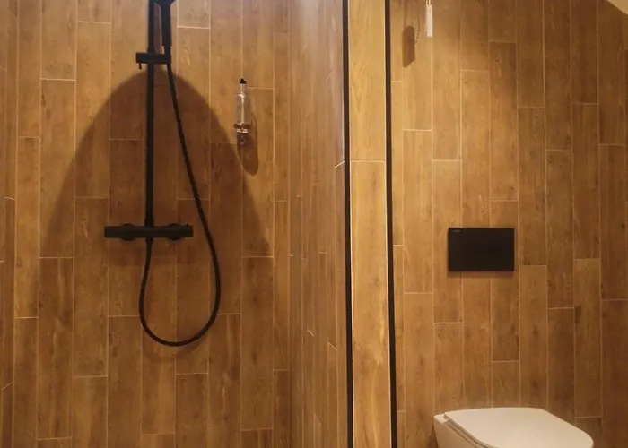 Private Parking And Kitchen *